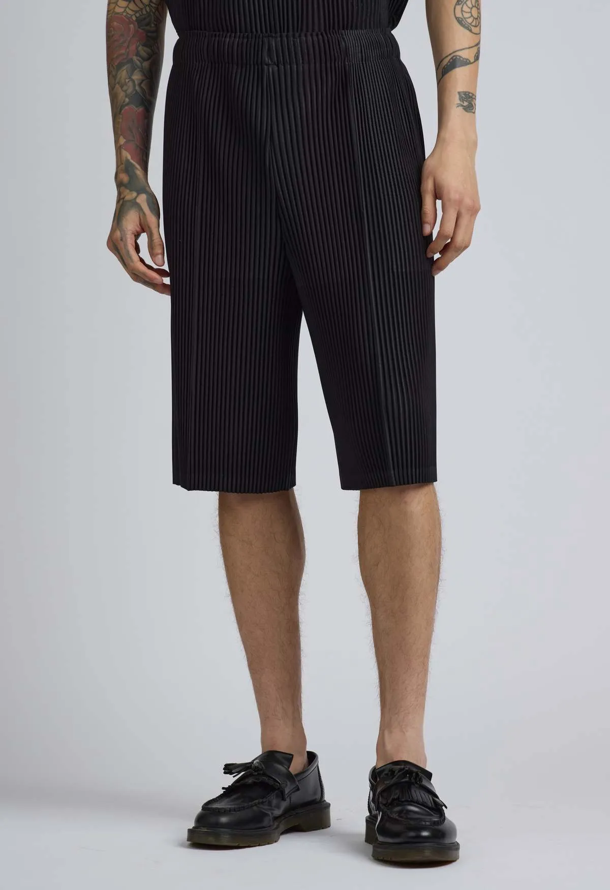 Mid Pleated Short - Black